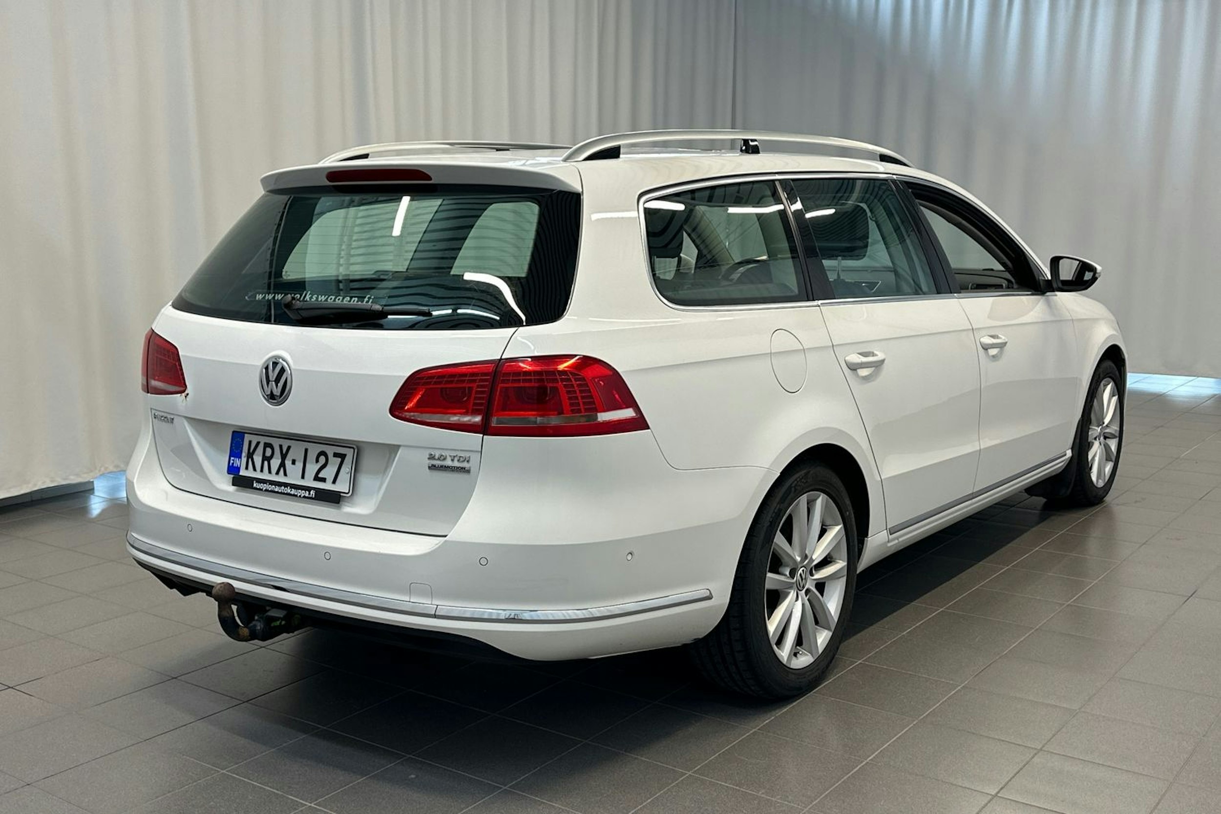 Valkoinen Volkswagen PASSAT 2013 kuva 11.