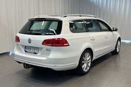 Valkoinen Volkswagen PASSAT 2013 kuva 11.