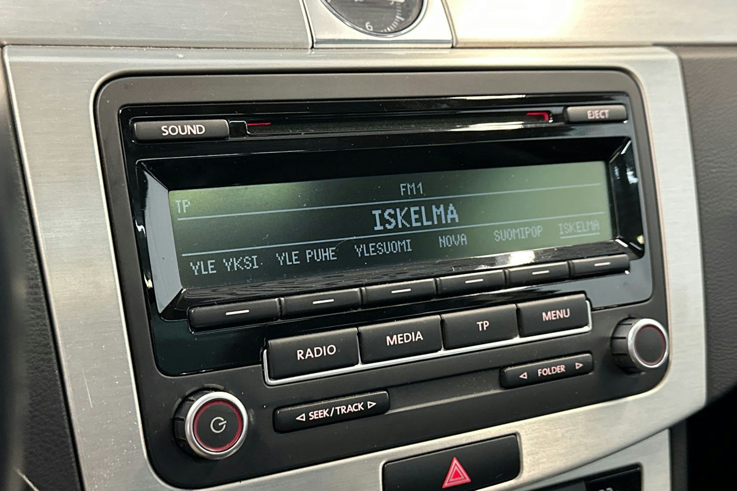 Valkoinen Volkswagen PASSAT 2013 kuva 14.