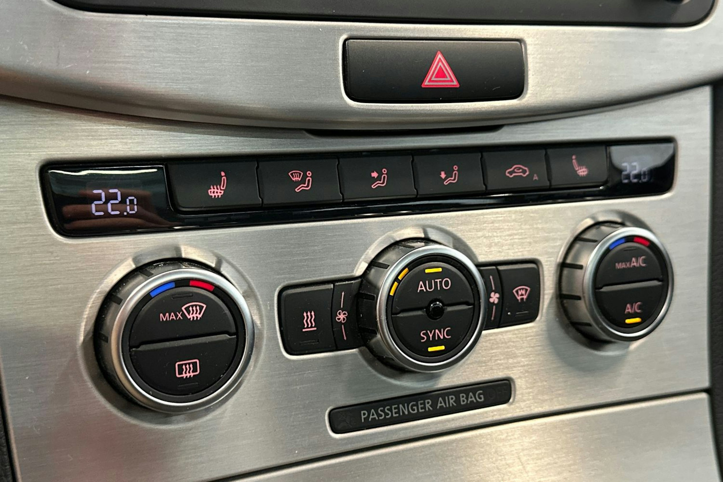 Valkoinen Volkswagen PASSAT 2013 kuva 15.