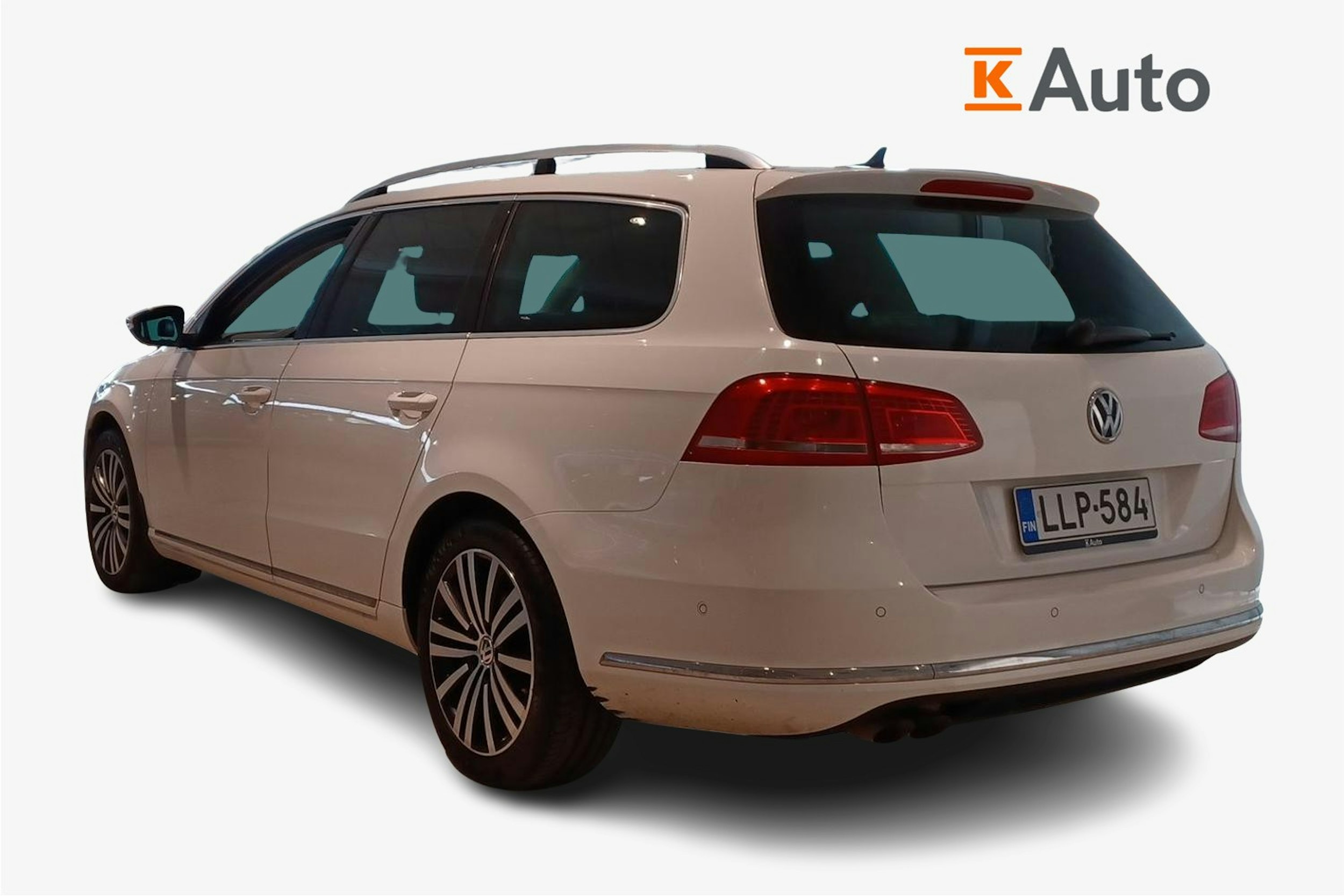 Valkoinen Volkswagen PASSAT 2013 kuva 2.