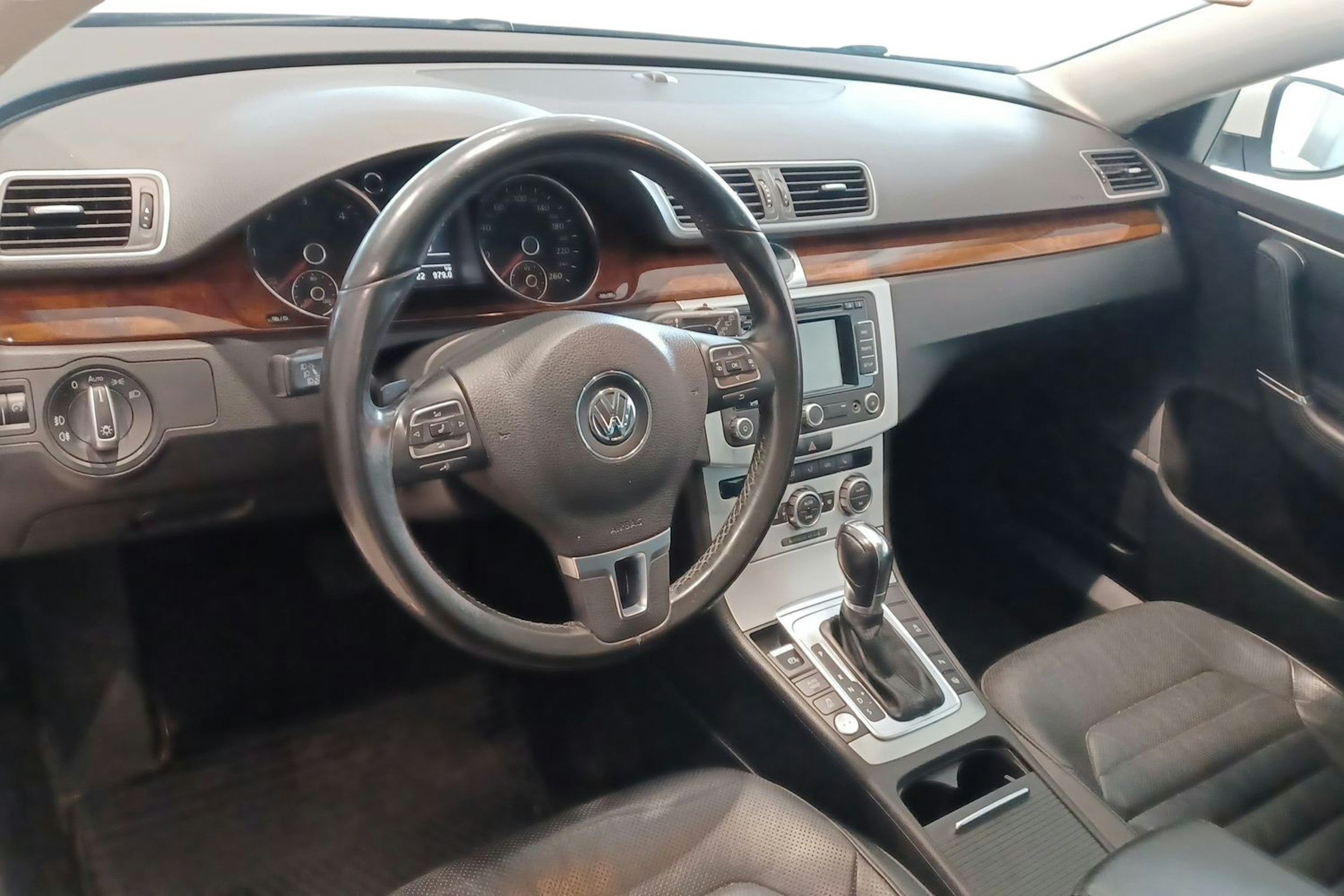 Valkoinen Volkswagen PASSAT 2013 kuva 7.