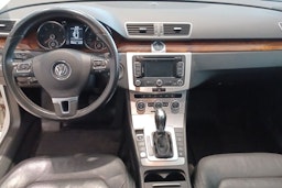 Valkoinen Volkswagen PASSAT 2013 kuva 9.
