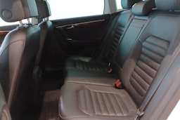 Valkoinen Volkswagen PASSAT 2013 kuva 10.