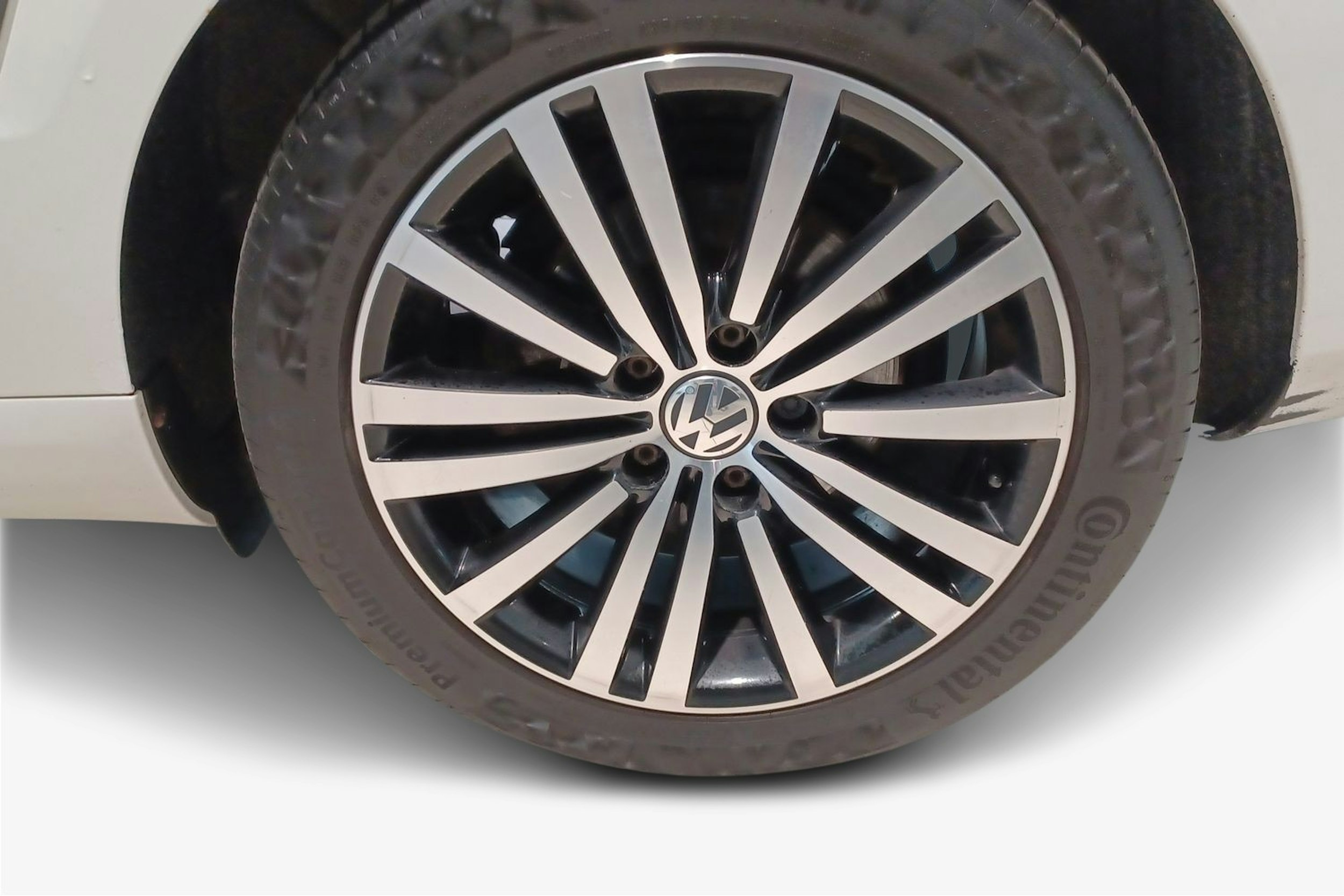 Valkoinen Volkswagen PASSAT 2013 kuva 11.