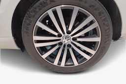 Valkoinen Volkswagen PASSAT 2013 kuva 11.