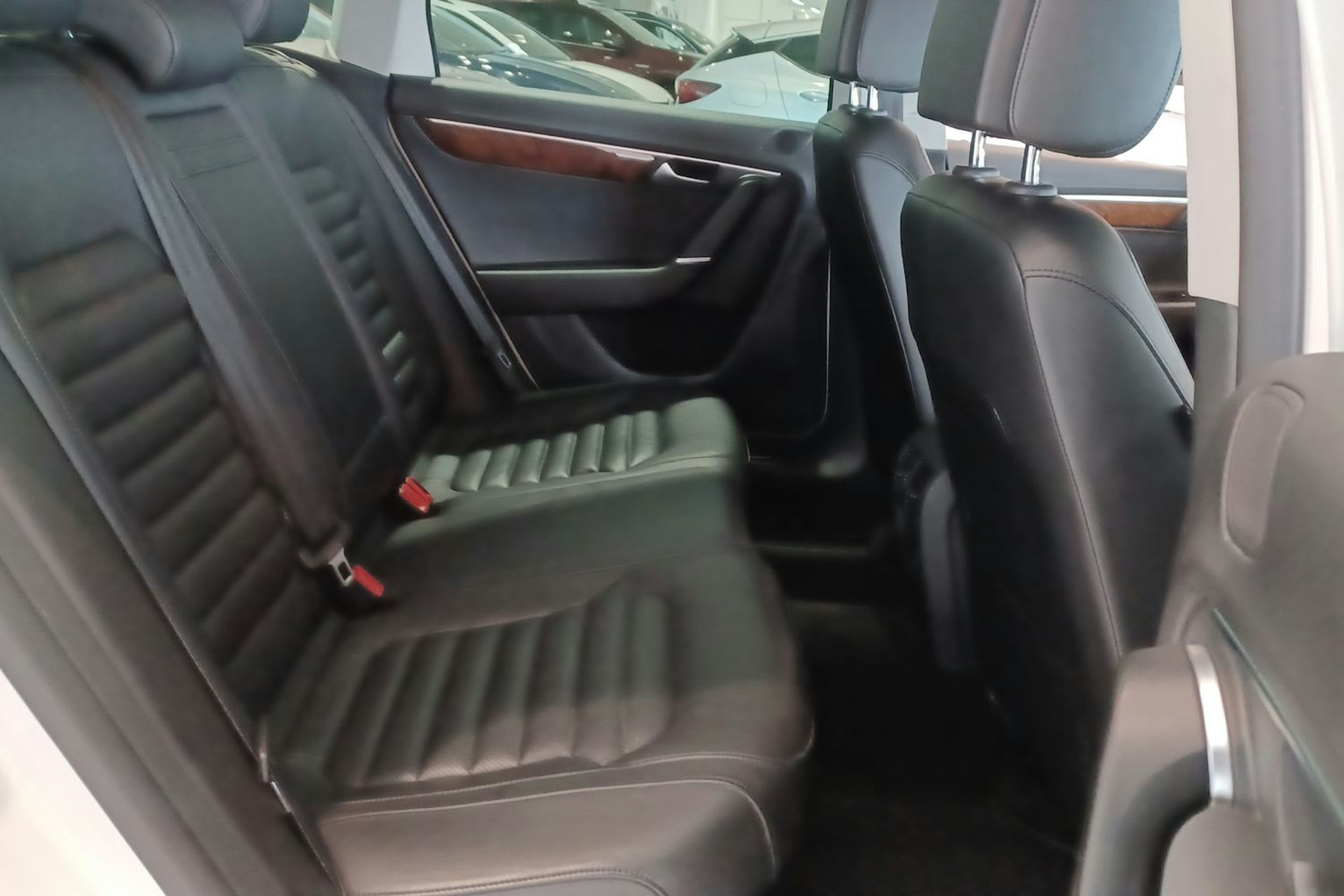 Valkoinen Volkswagen PASSAT 2013 kuva 16.
