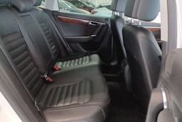 Valkoinen Volkswagen PASSAT 2013 kuva 16.