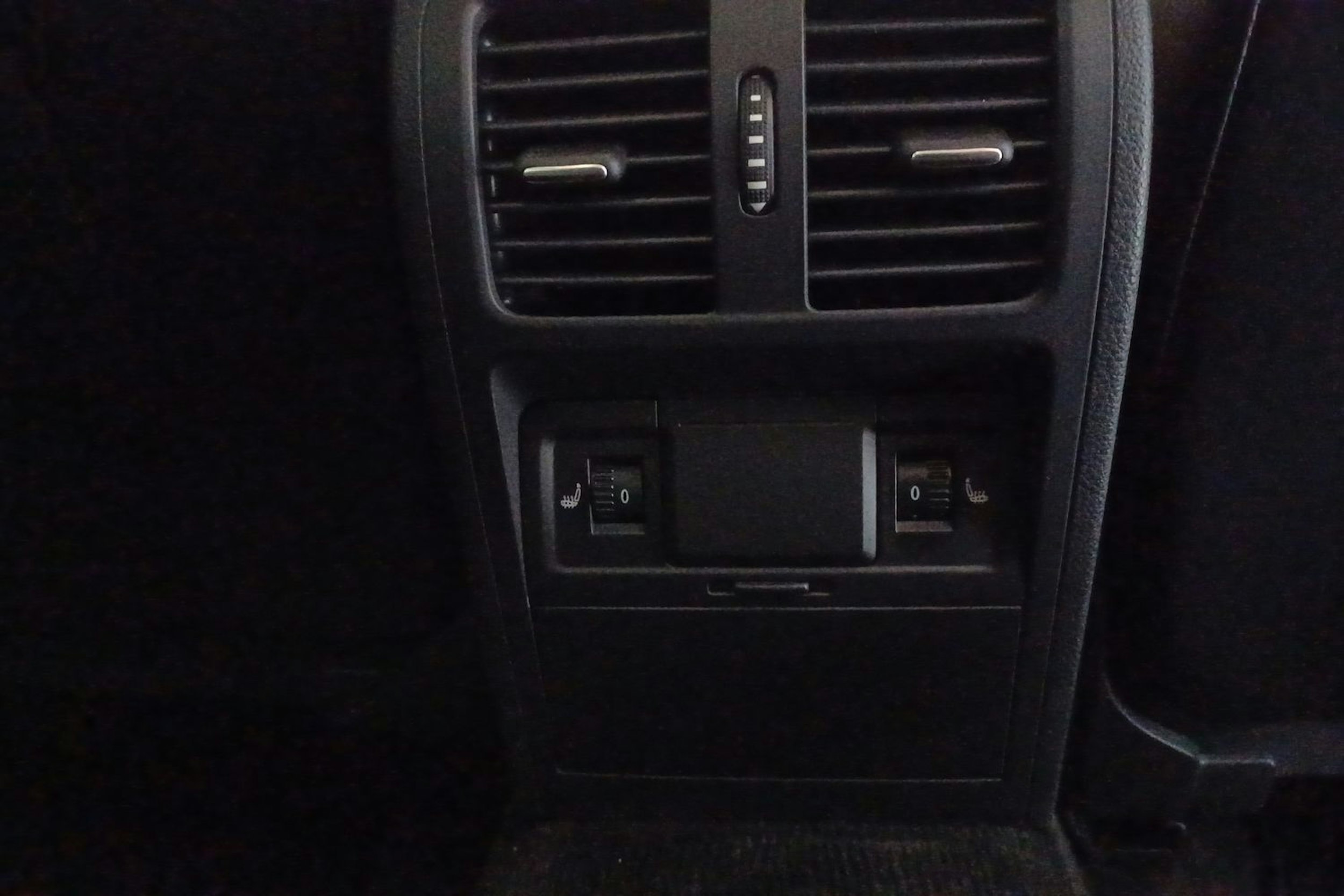 Valkoinen Volkswagen PASSAT 2013 kuva 17.