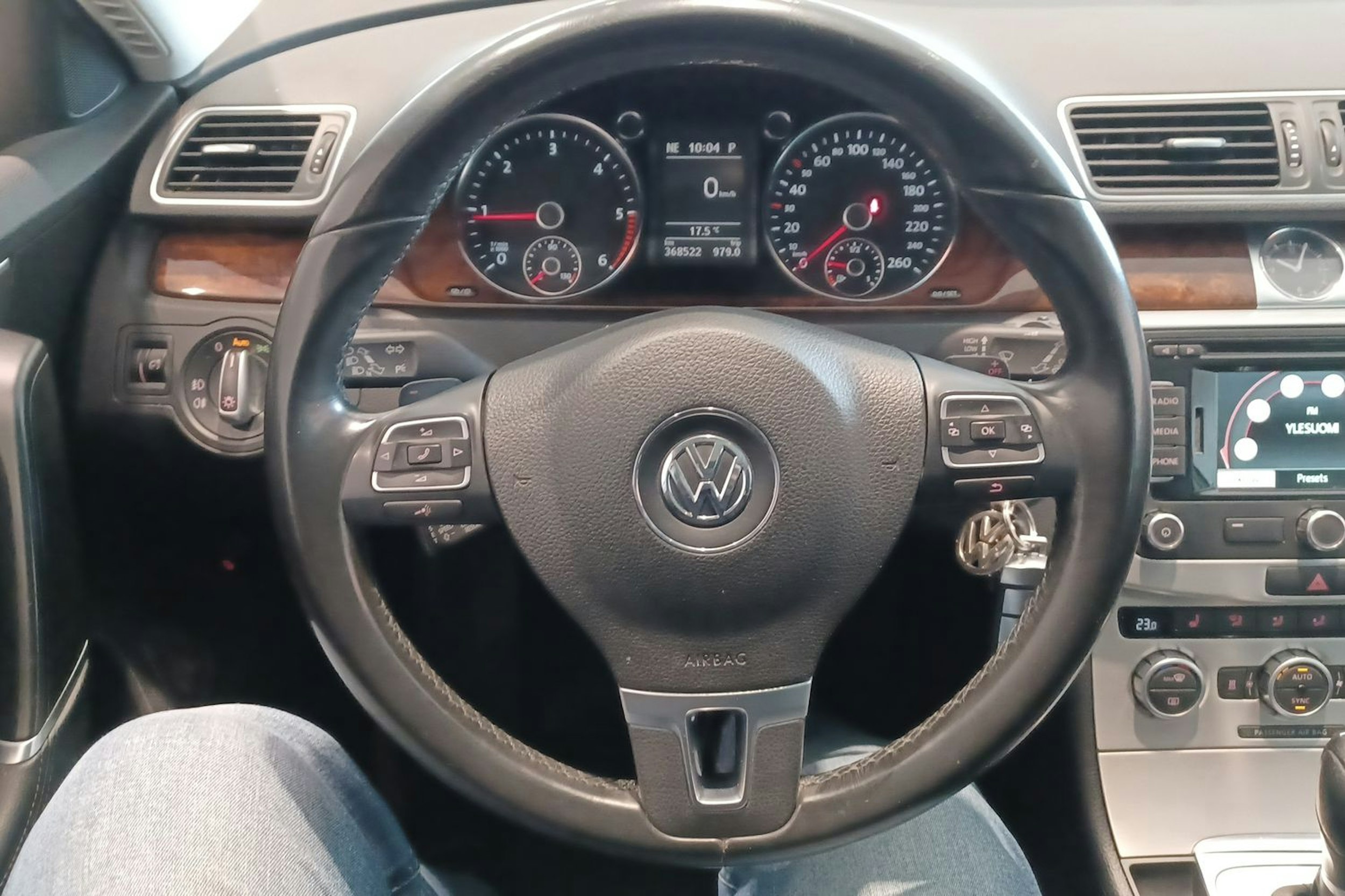 Valkoinen Volkswagen PASSAT 2013 kuva 23.