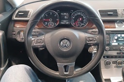 Valkoinen Volkswagen PASSAT 2013 kuva 23.