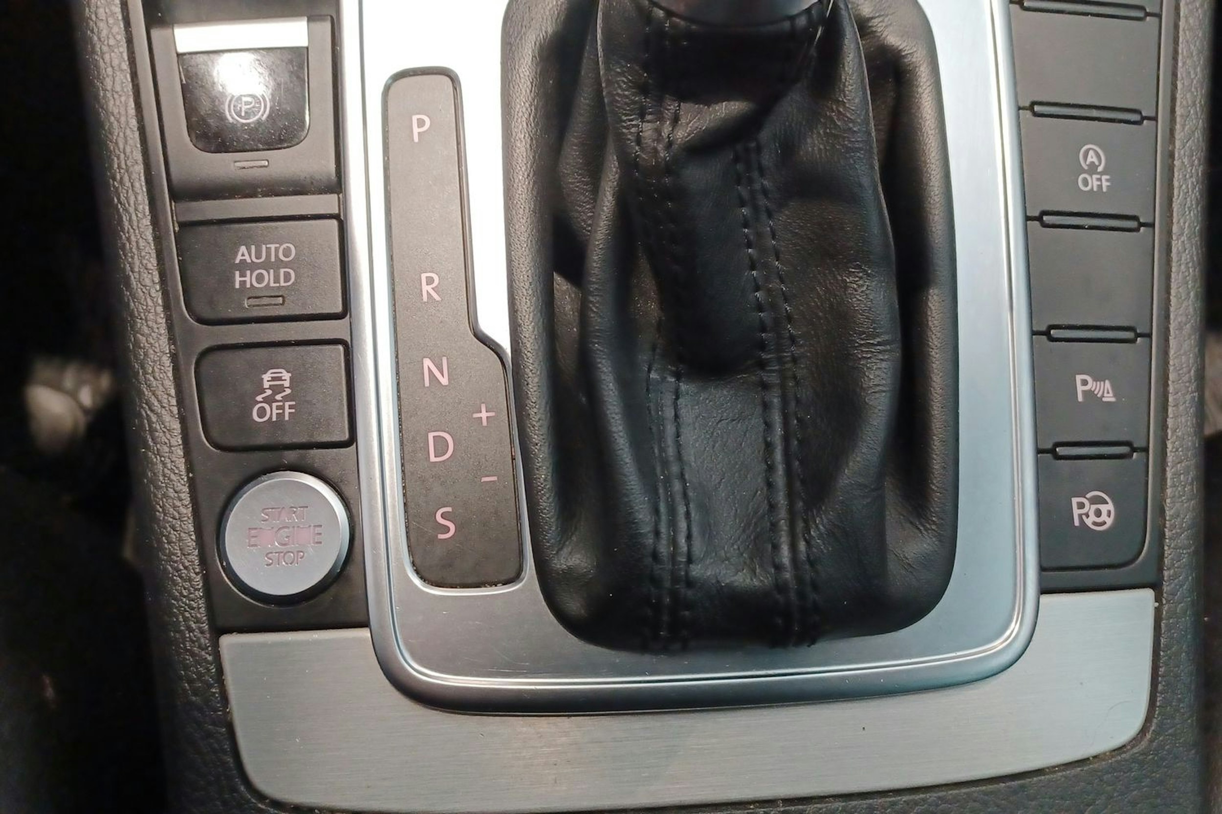 Valkoinen Volkswagen PASSAT 2013 kuva 27.