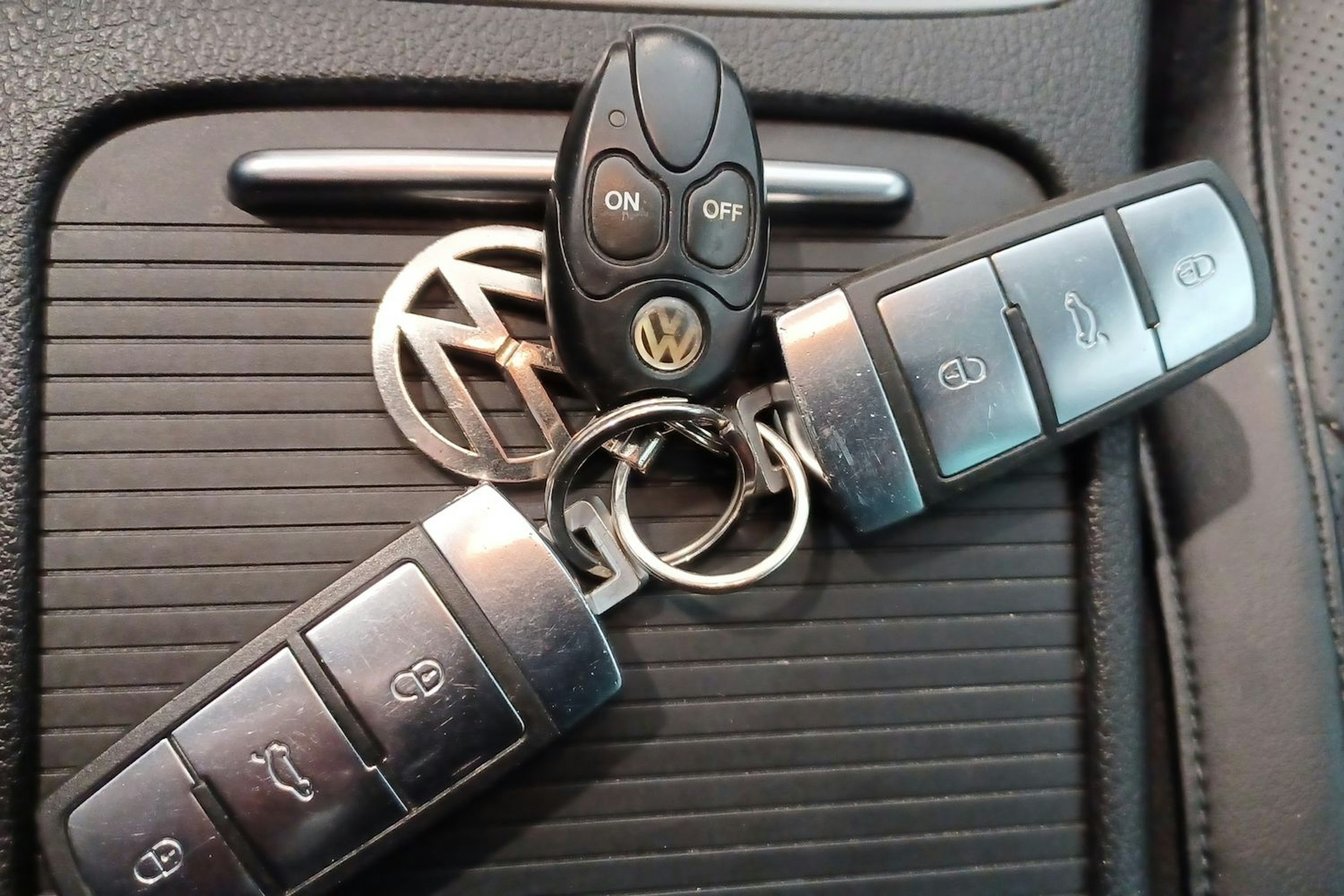 Valkoinen Volkswagen PASSAT 2013 kuva 30.