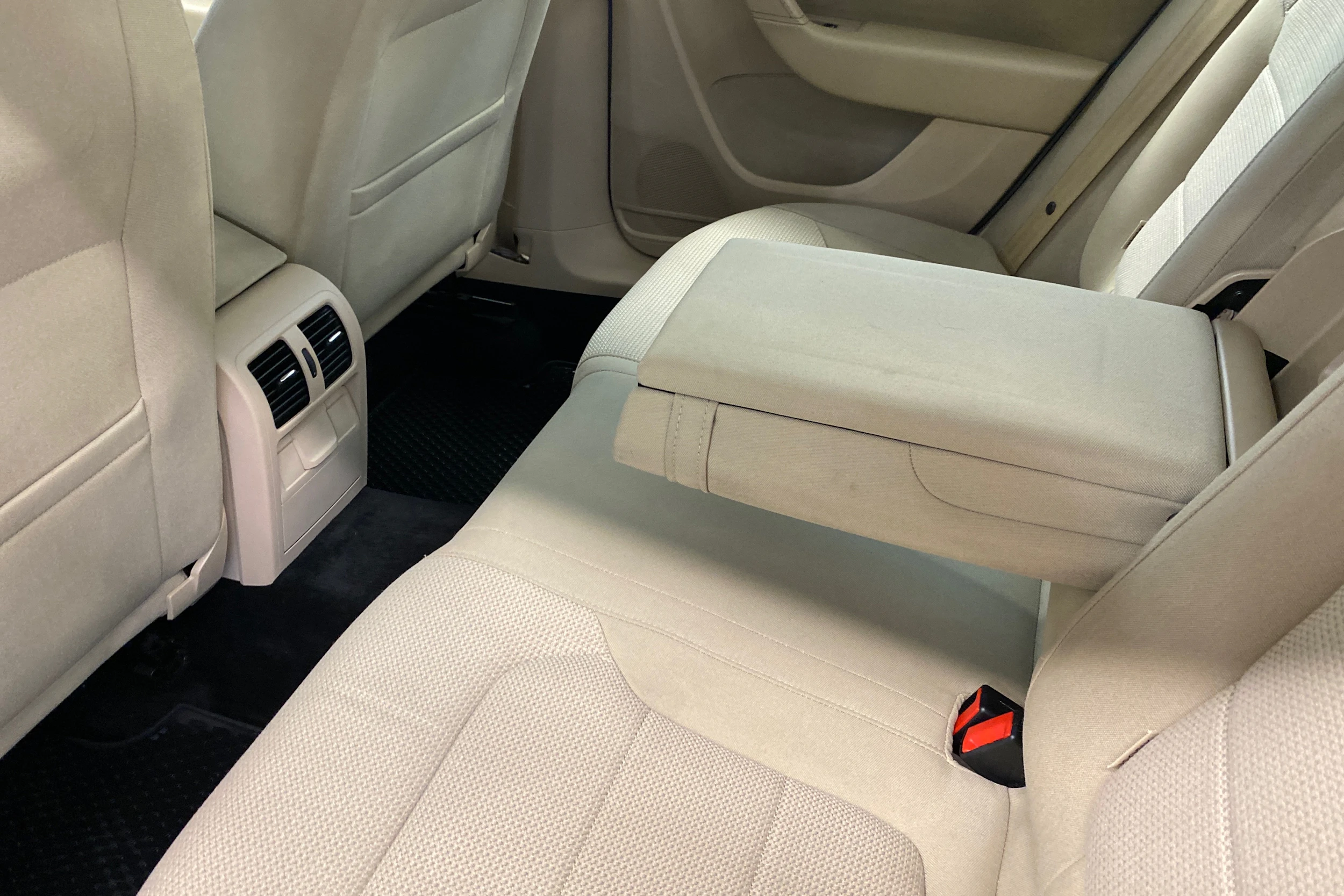 valkoinen Volkswagen Passat 2013 kuva 19.