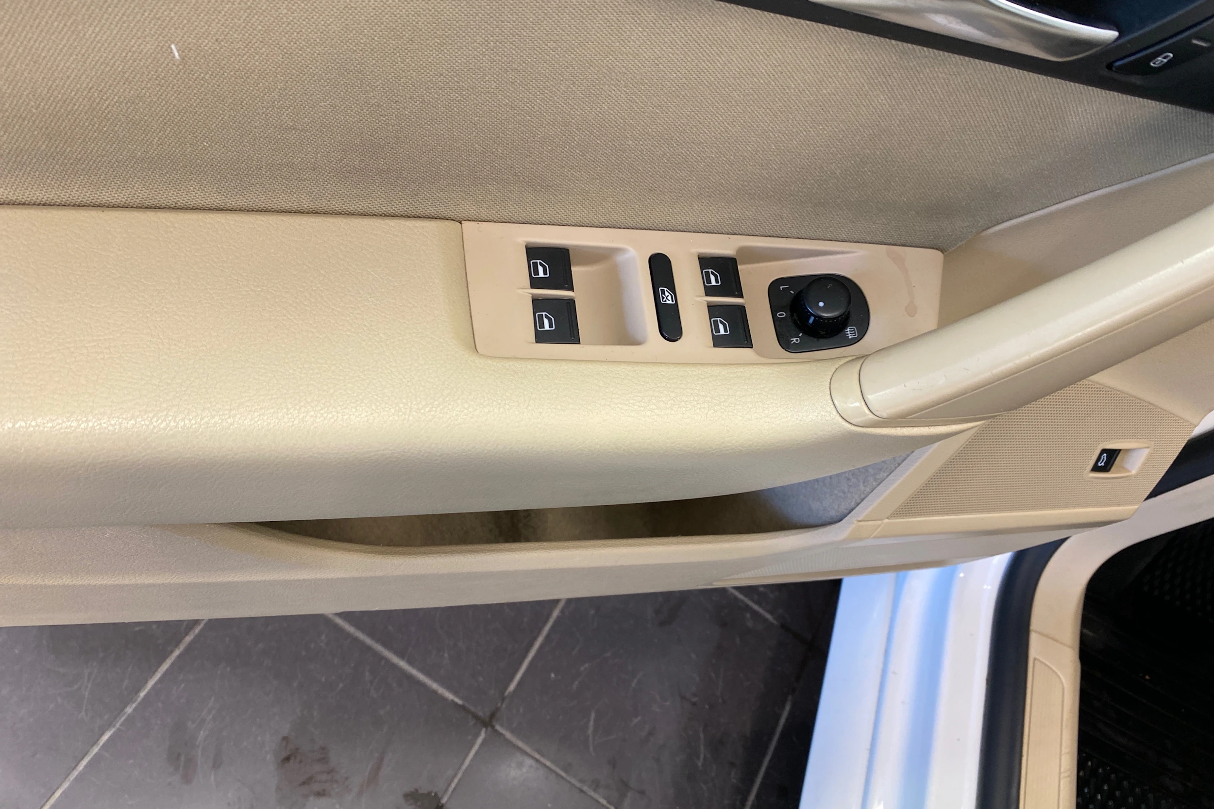 valkoinen Volkswagen Passat 2013 kuva 20.