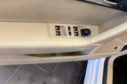 valkoinen Volkswagen Passat 2013 kuva 20.