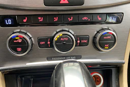 valkoinen Volkswagen Passat 2013 kuva 25.