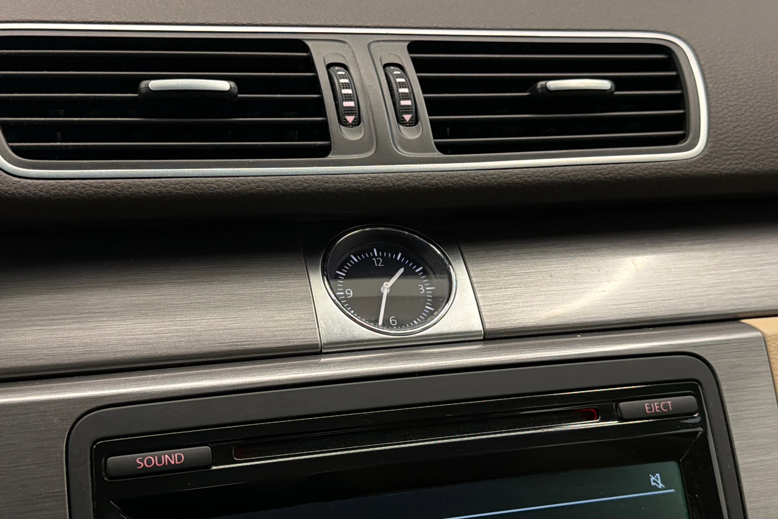 valkoinen Volkswagen Passat 2013 kuva 28.