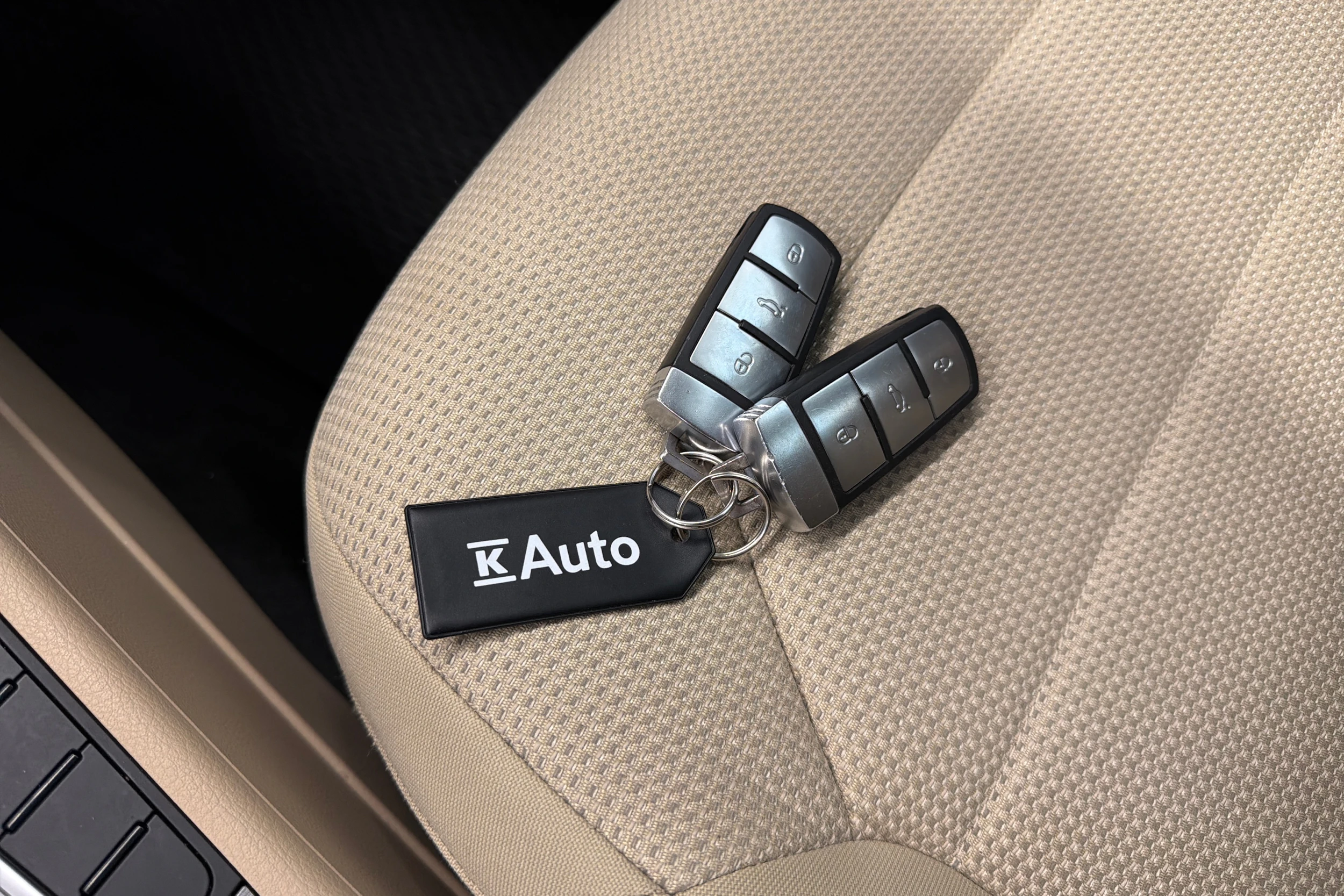 valkoinen Volkswagen Passat 2013 kuva 30.