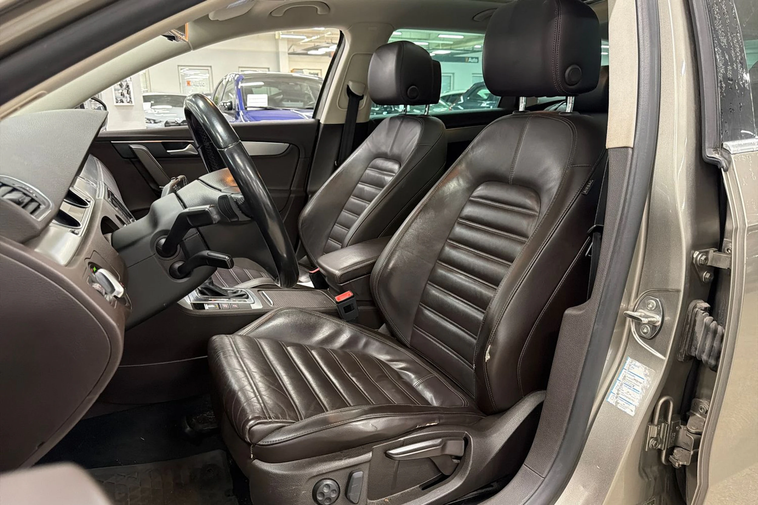 ruskea (beige) Volkswagen Passat 2013 kuva 4.