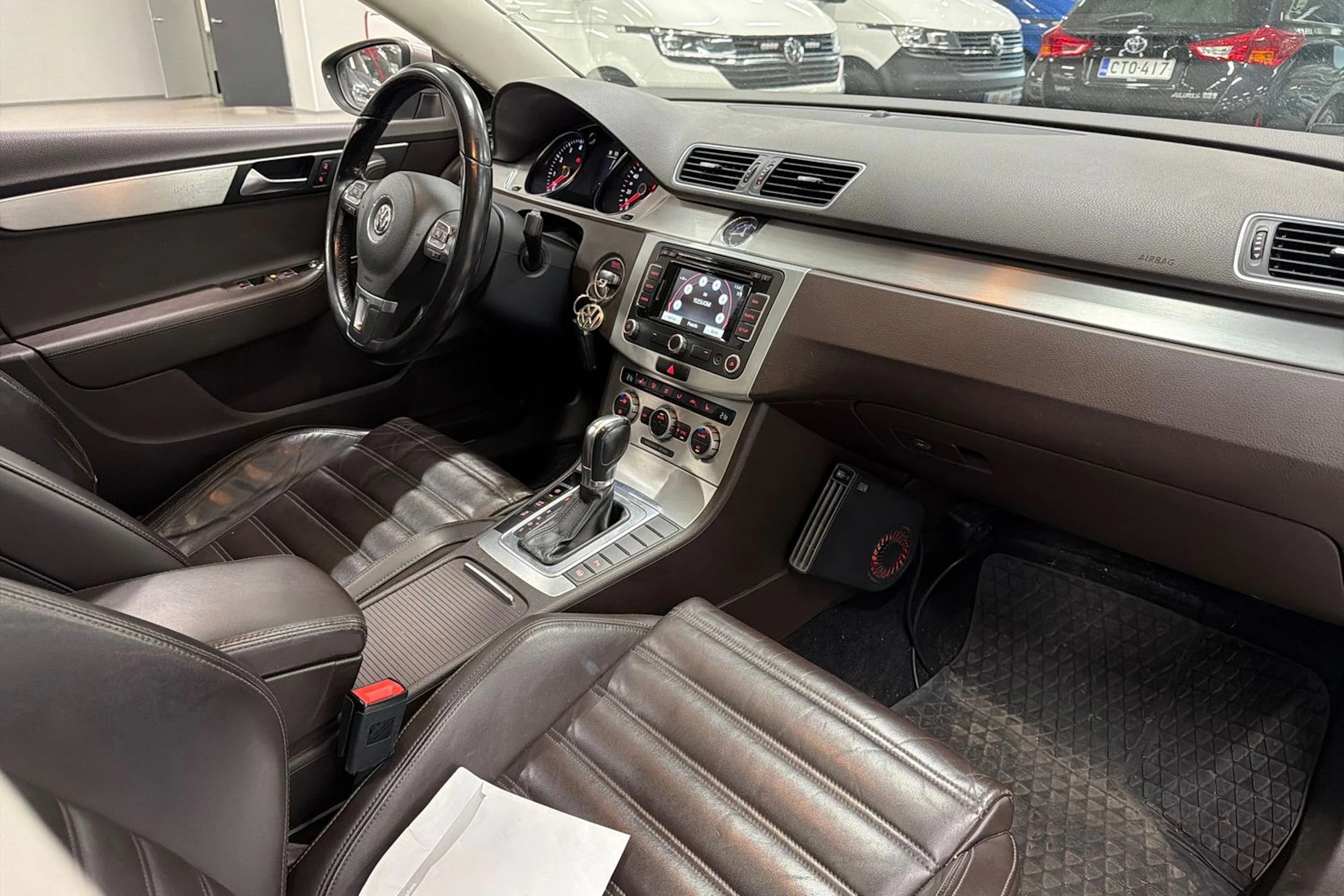 ruskea (beige) Volkswagen Passat 2013 kuva 5.