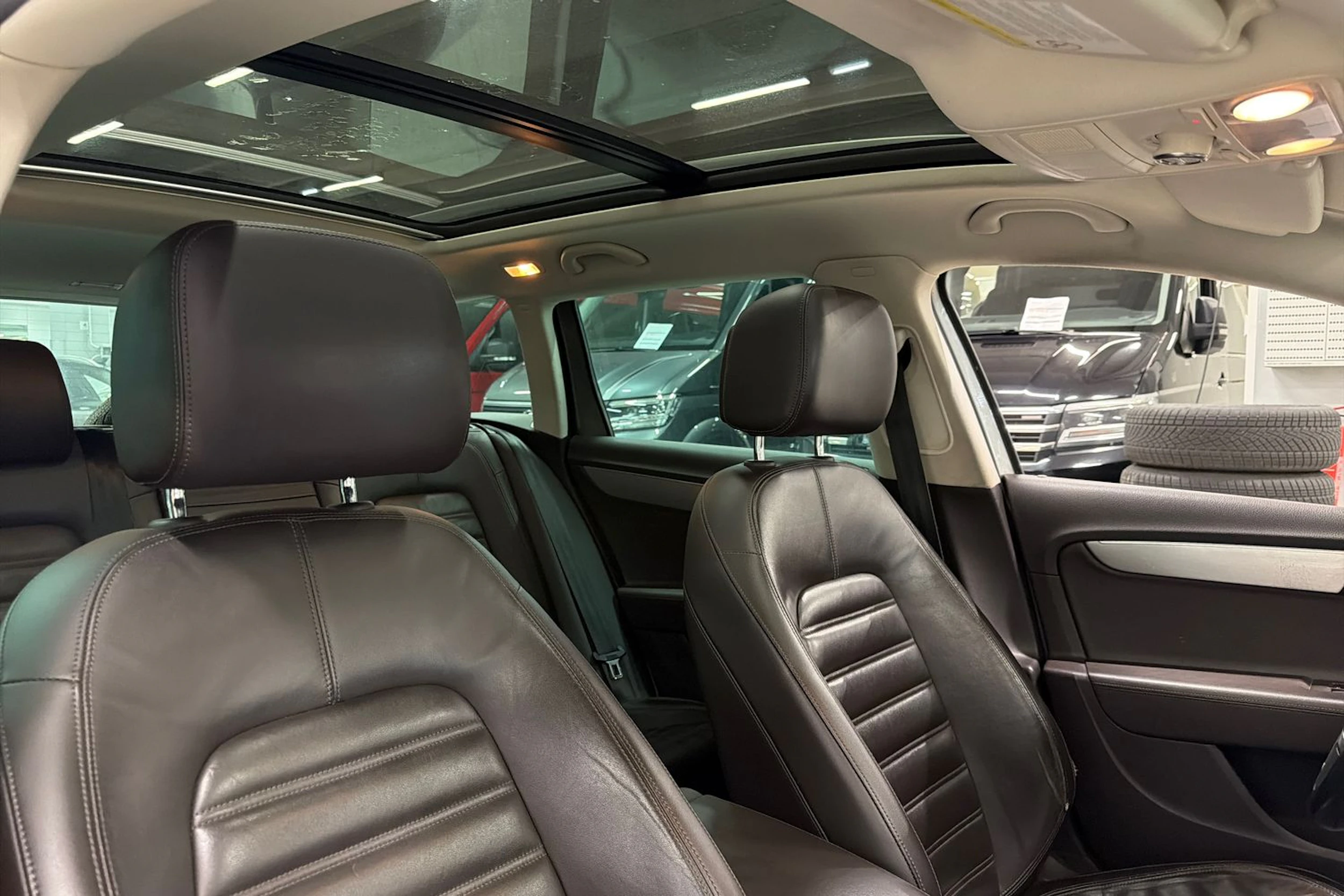 ruskea (beige) Volkswagen Passat 2013 kuva 6.
