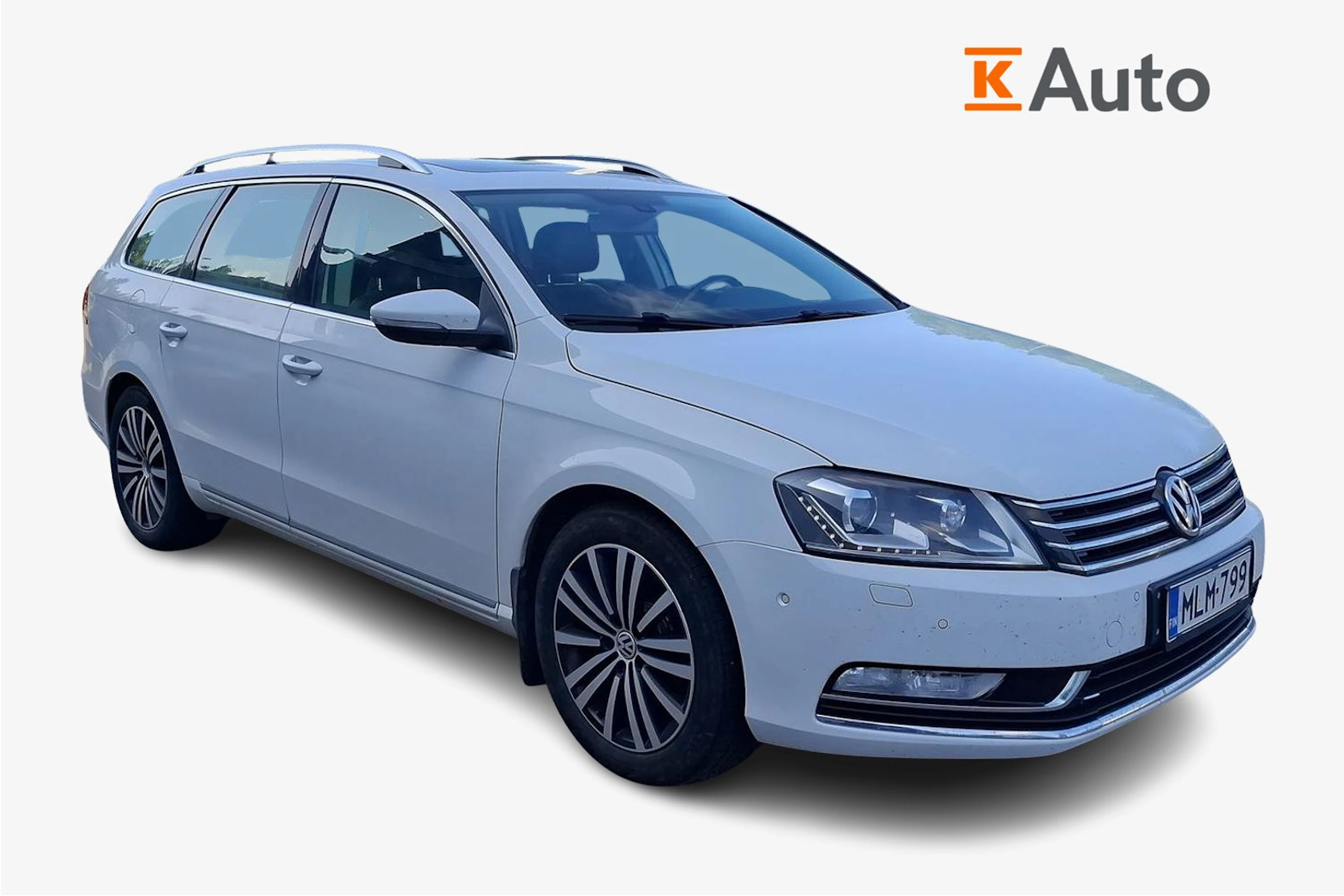 valkoinen Volkswagen Passat 2013 kuva 1.