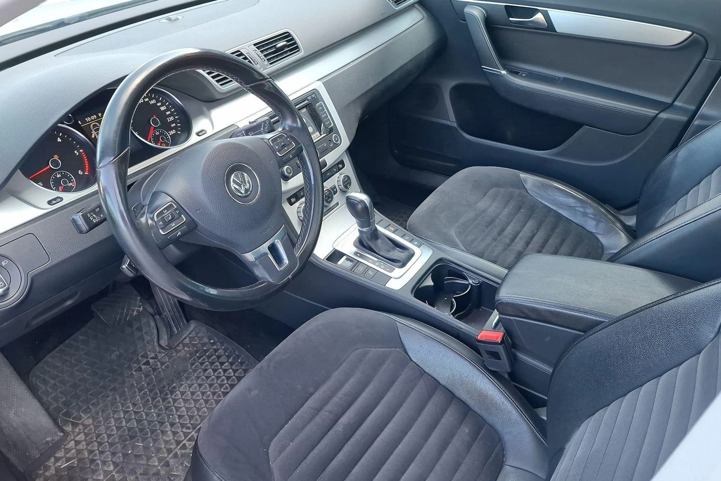 valkoinen Volkswagen Passat 2013 kuva 3.
