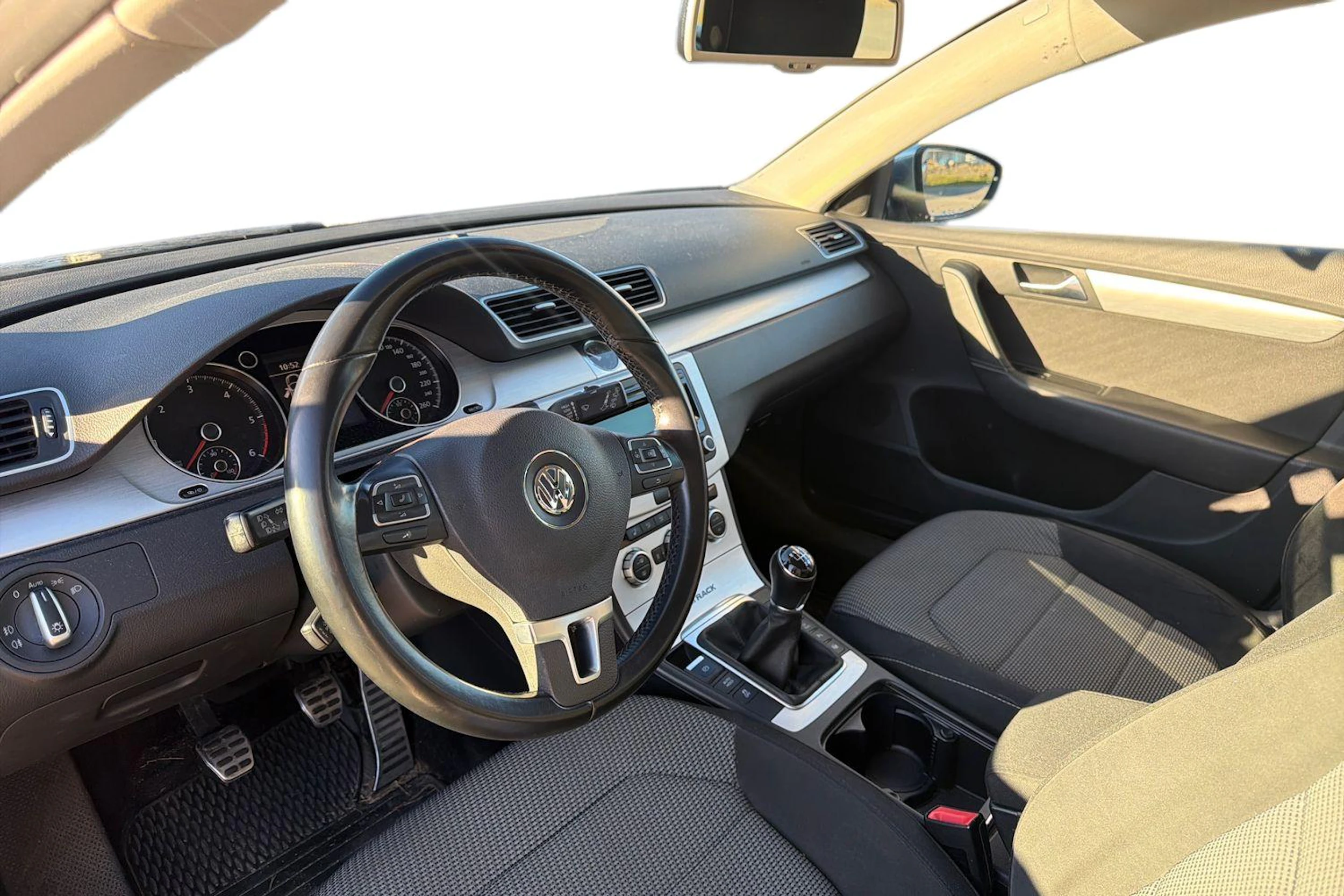 ruskea (beige) Volkswagen Passat 2013 kuva 3.