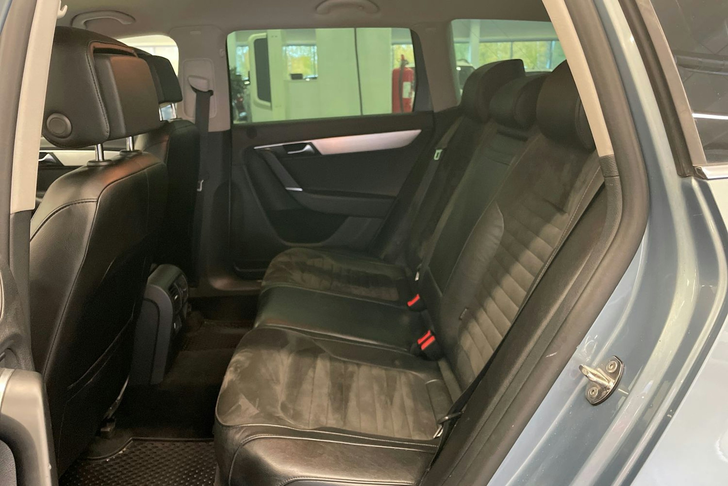 harmaa Volkswagen Passat 2013 kuva 32.