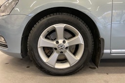 harmaa Volkswagen Passat 2013 kuva 33.