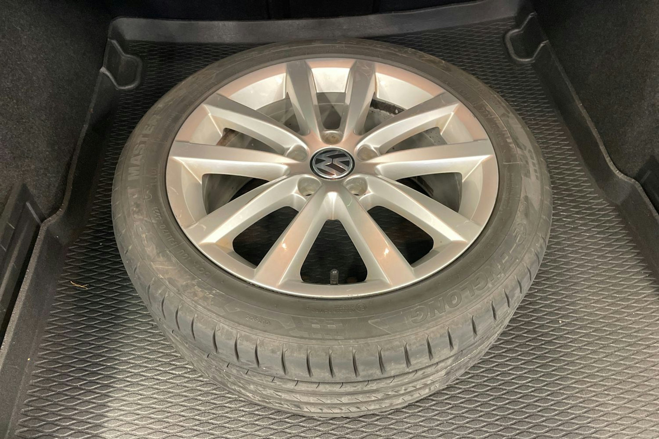 harmaa Volkswagen Passat 2013 kuva 35.