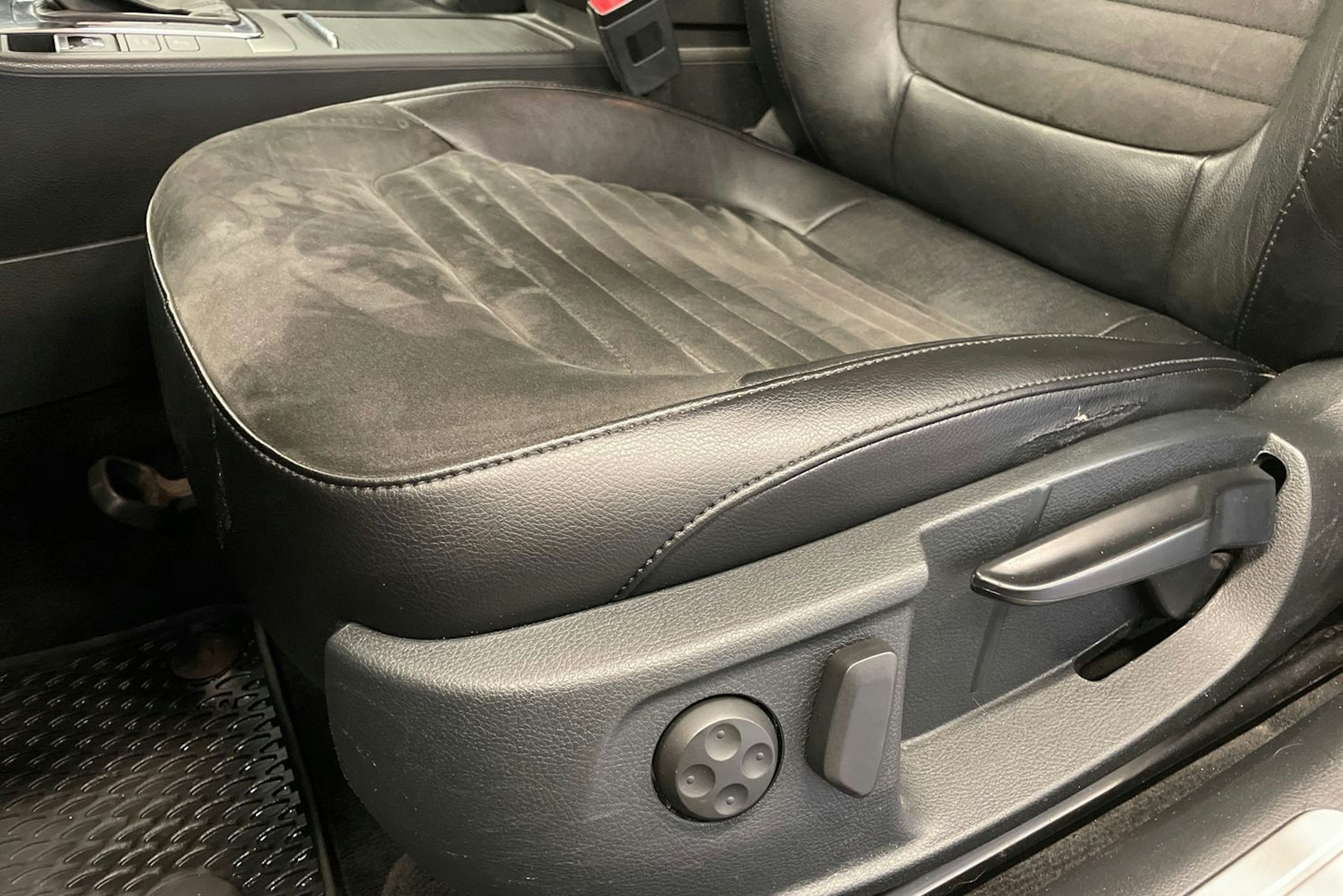 harmaa Volkswagen Passat 2013 kuva 37.