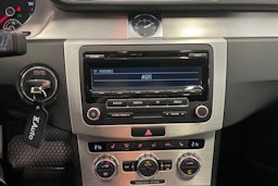 harmaa Volkswagen Passat 2013 kuva 38.