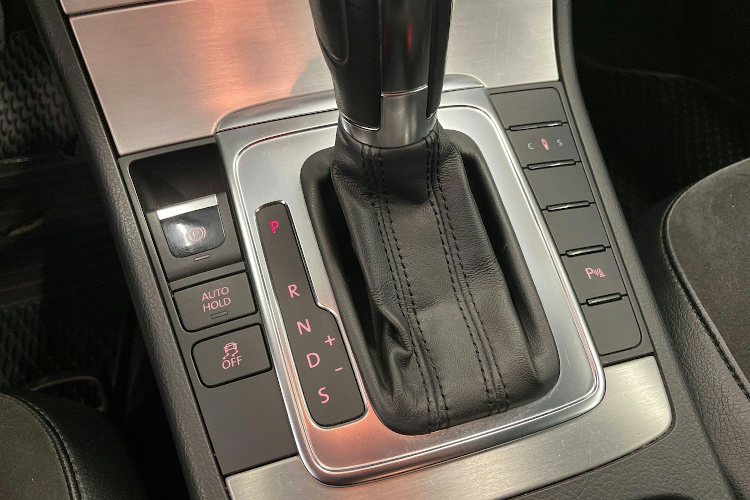 harmaa Volkswagen Passat 2013 kuva 39.