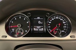 harmaa Volkswagen Passat 2013 kuva 43.