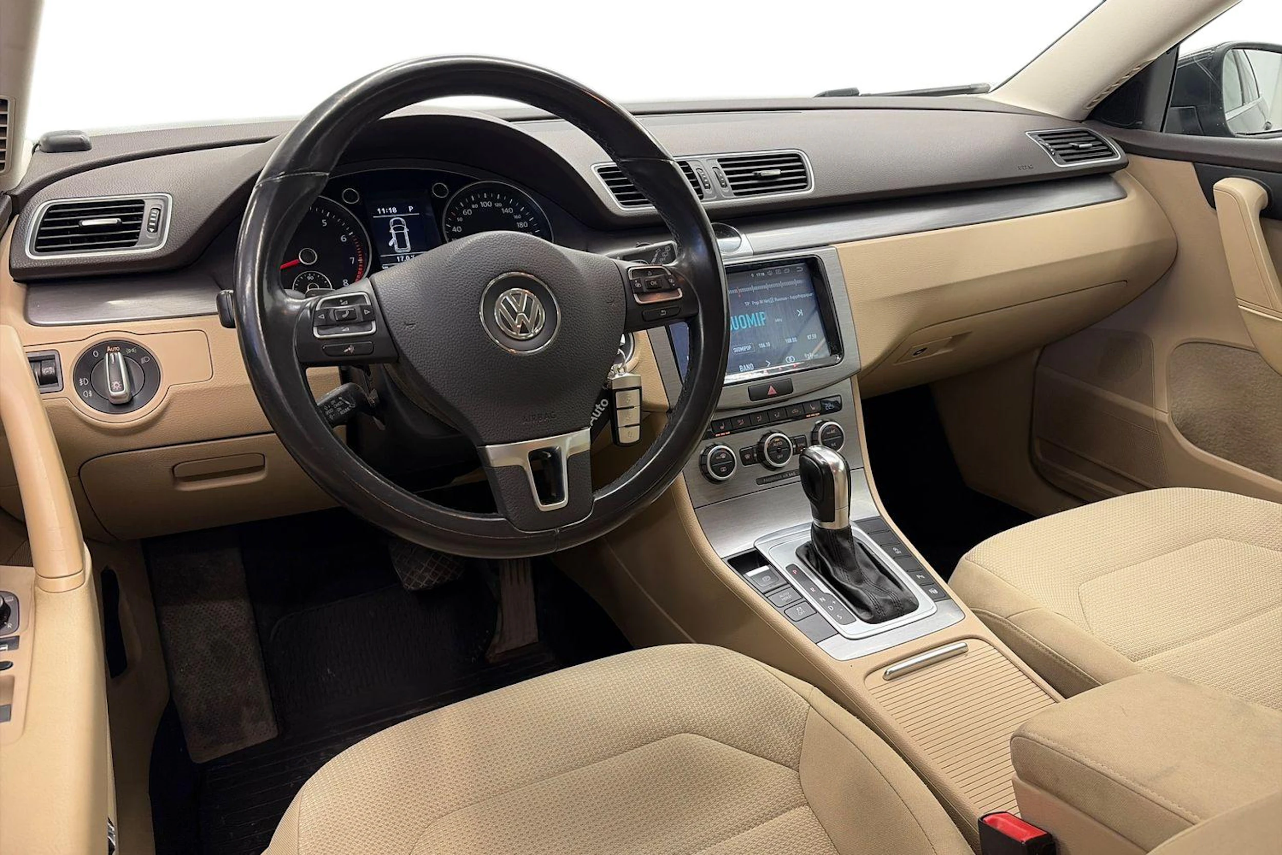 harmaa Volkswagen Passat 2013 kuva 7.