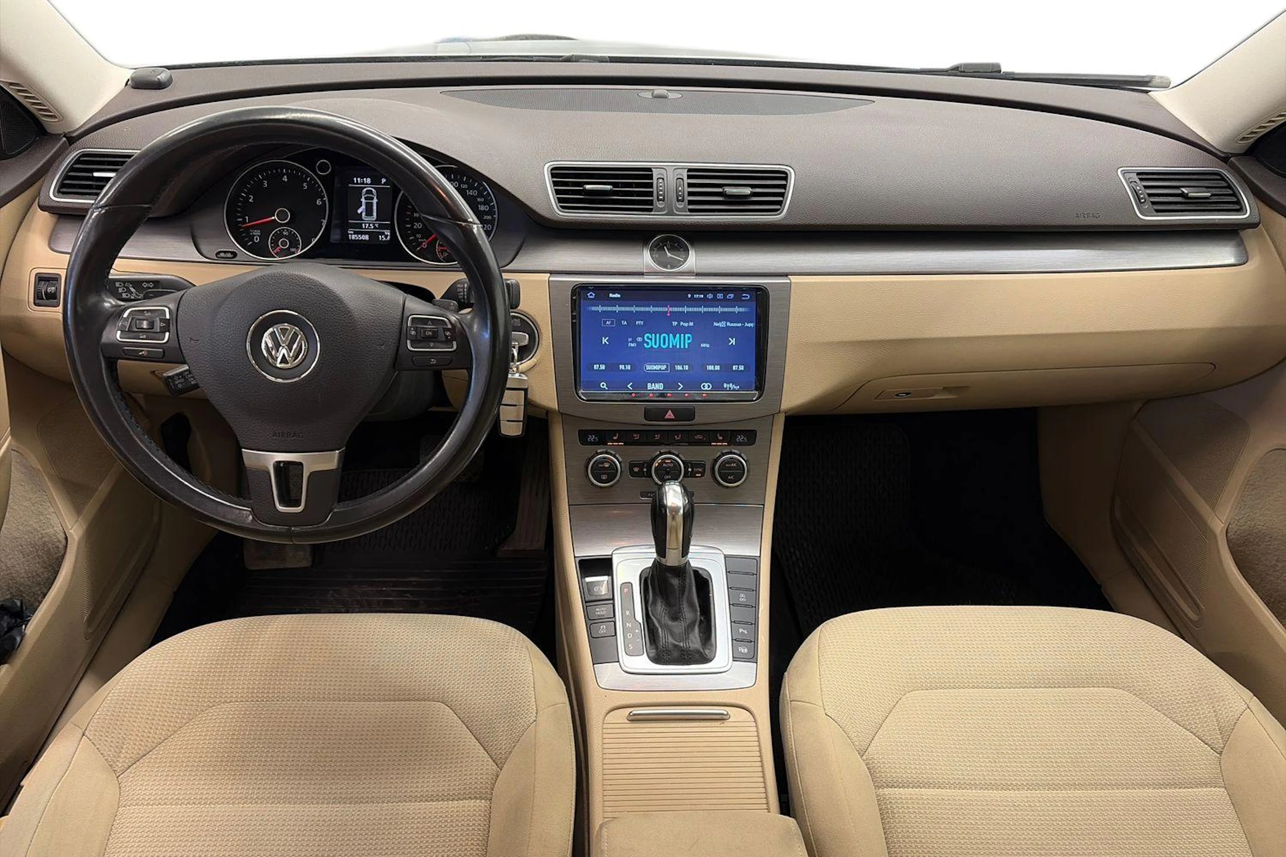 harmaa Volkswagen Passat 2013 kuva 9.