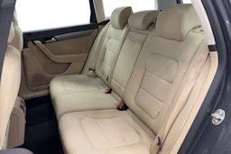 harmaa Volkswagen Passat 2013 kuva 10.