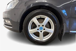 harmaa Volkswagen Passat 2013 kuva 11.