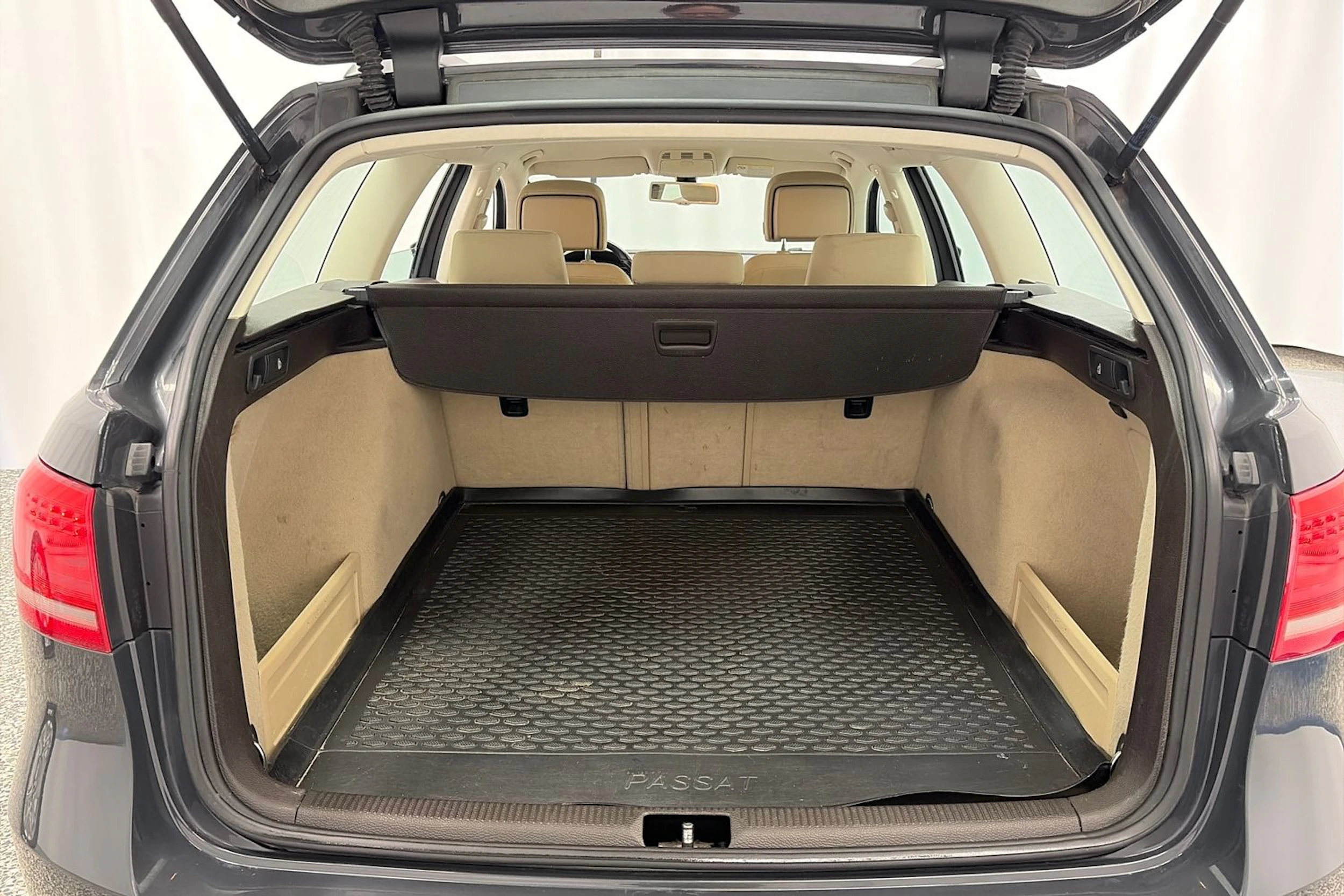 harmaa Volkswagen Passat 2013 kuva 14.