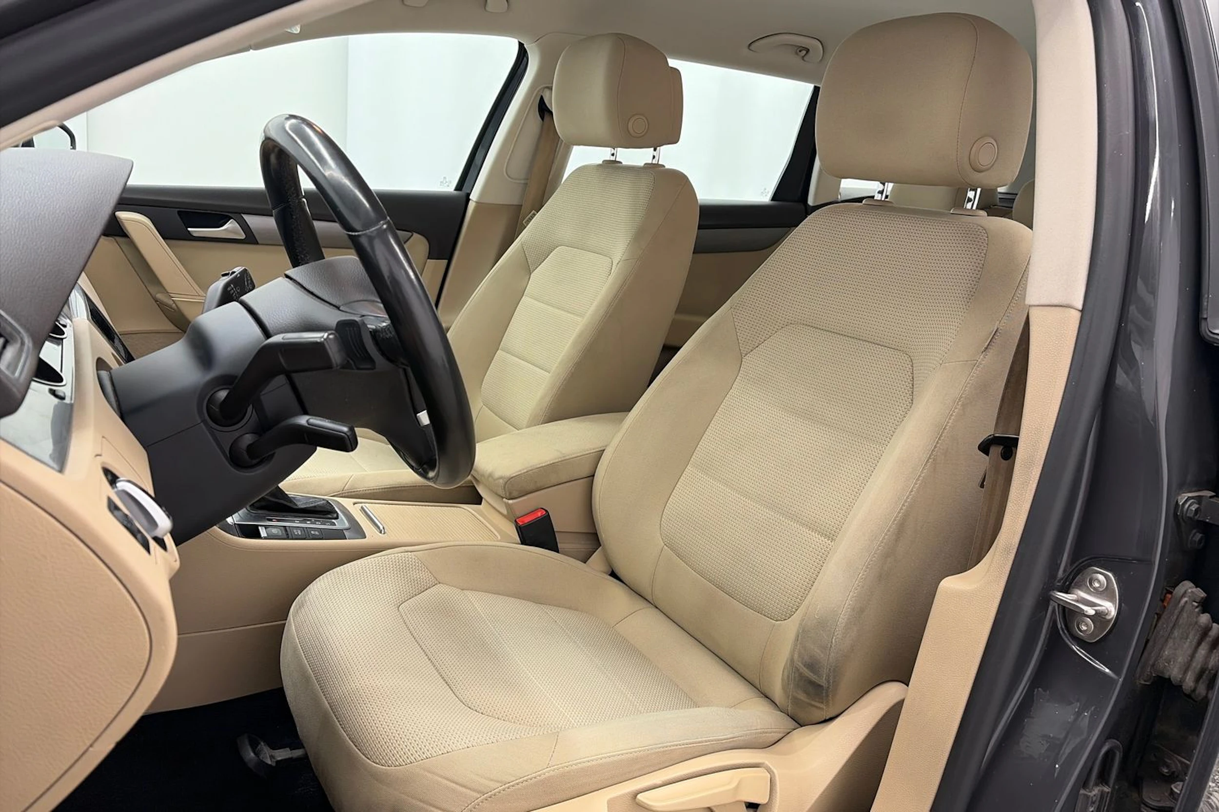 harmaa Volkswagen Passat 2013 kuva 16.