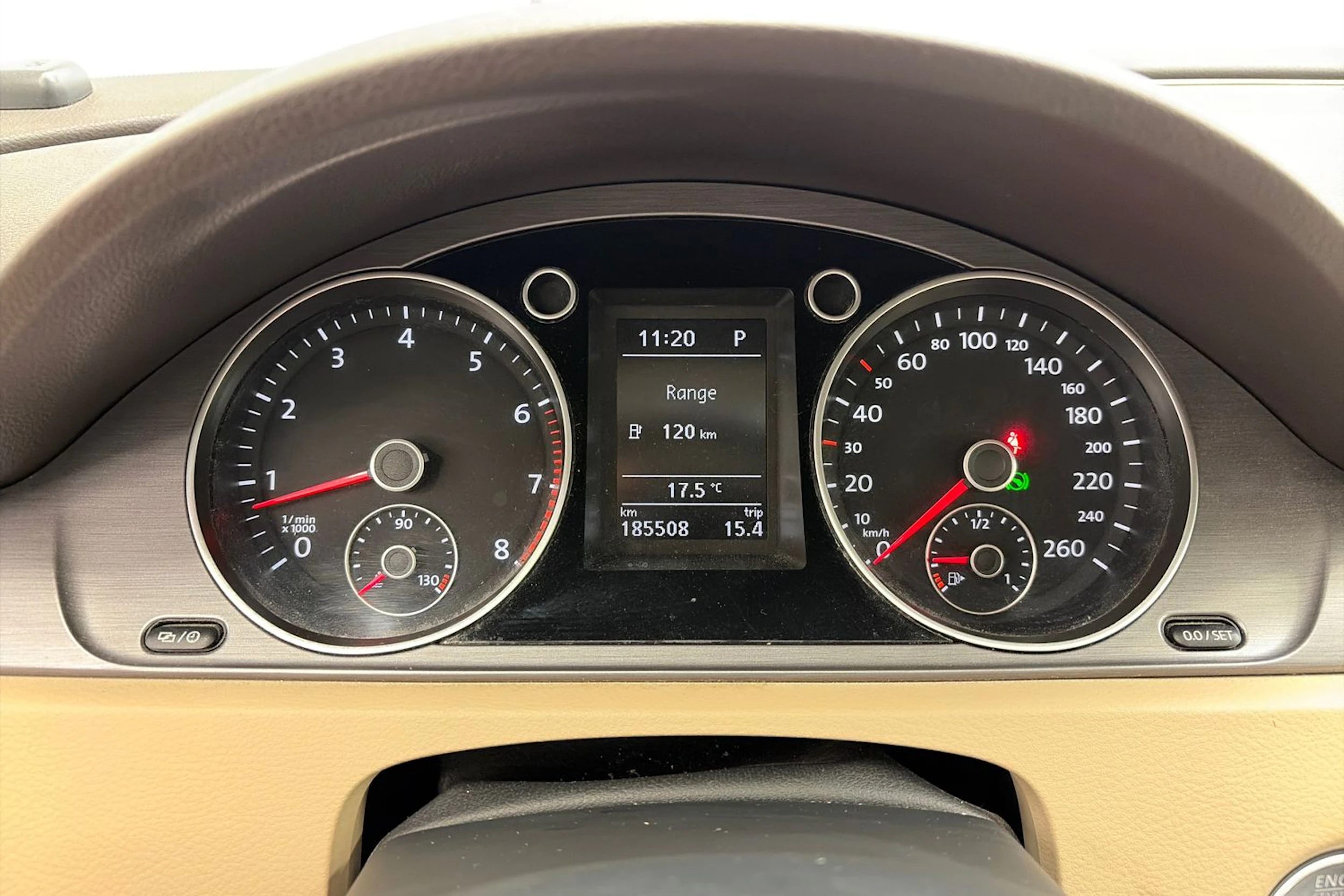 harmaa Volkswagen Passat 2013 kuva 17.