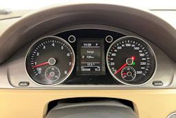 harmaa Volkswagen Passat 2013 kuva 17.