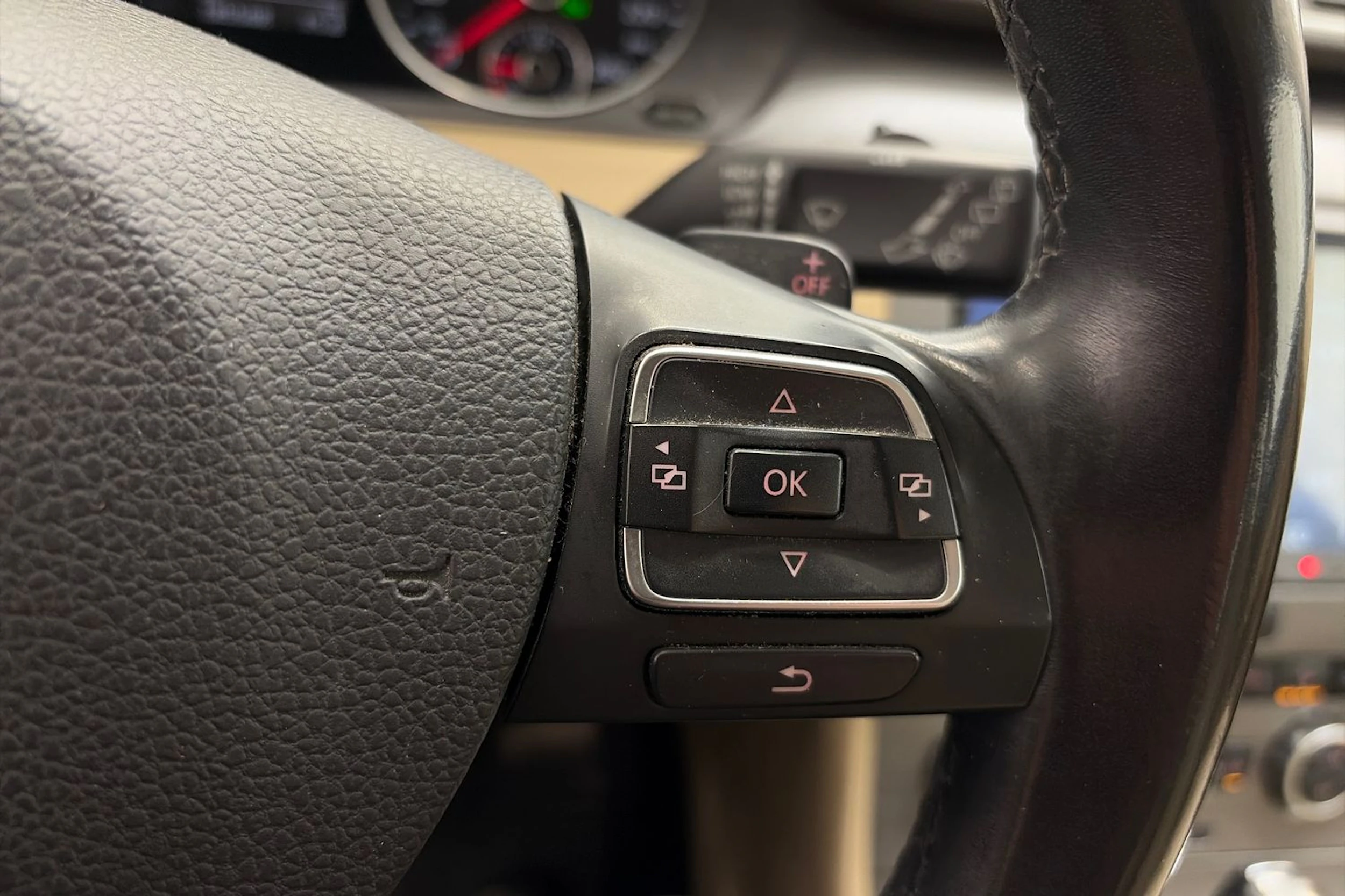 harmaa Volkswagen Passat 2013 kuva 19.