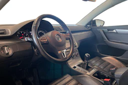 musta Volkswagen Passat 2013 kuva 8.