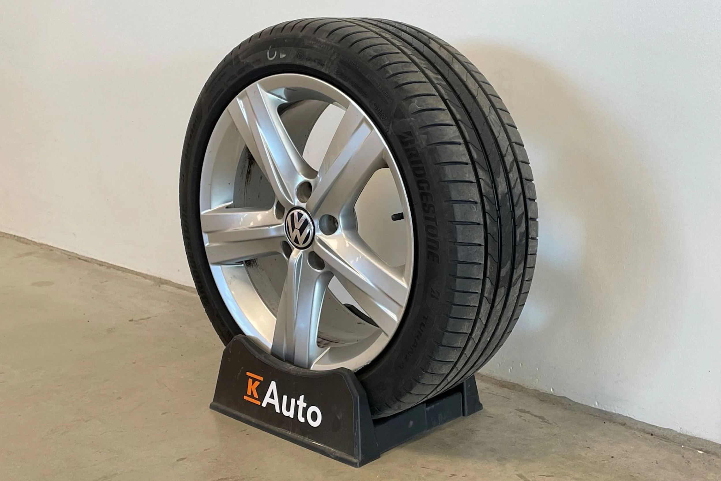 musta Volkswagen Passat 2013 kuva 13.