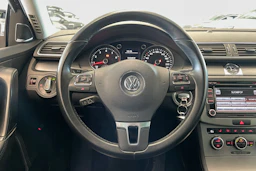 musta Volkswagen Passat 2013 kuva 16.