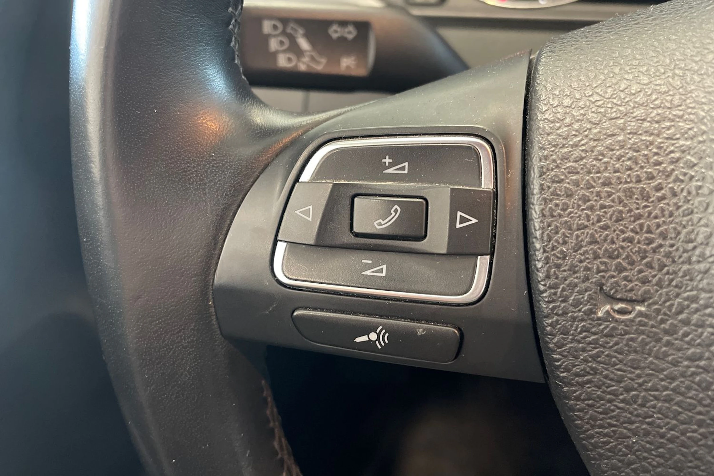 musta Volkswagen Passat 2013 kuva 18.