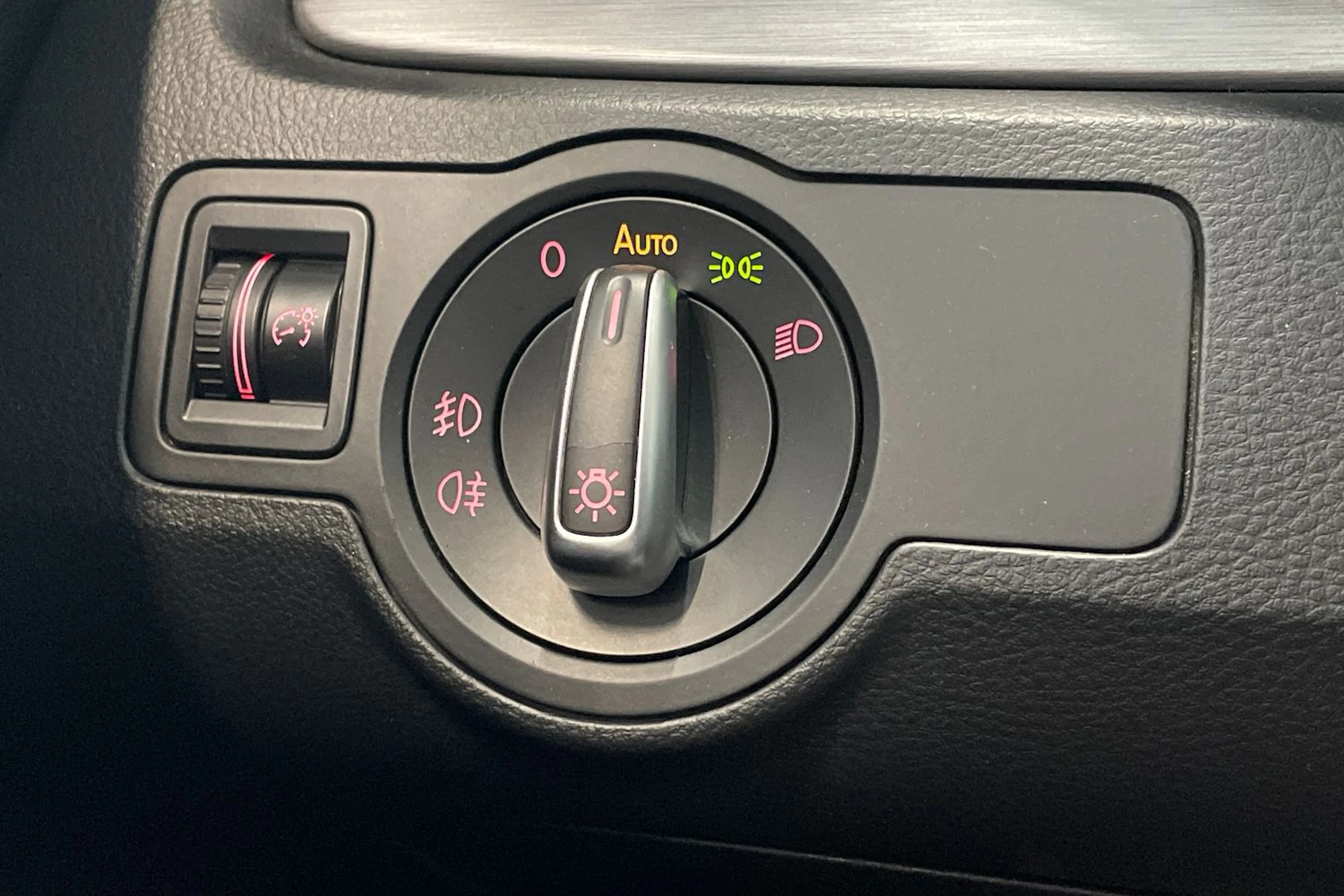 musta Volkswagen Passat 2013 kuva 20.